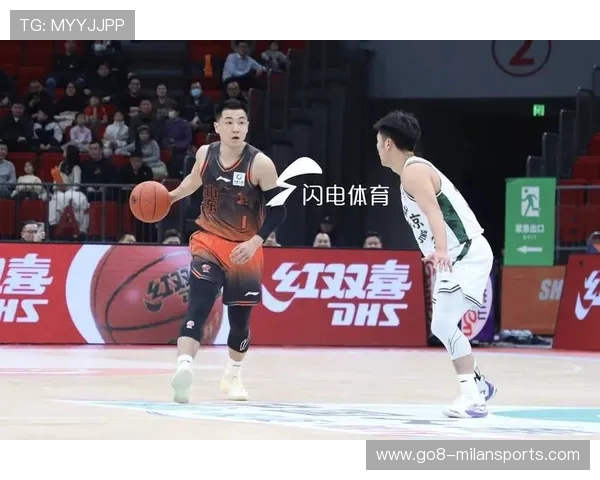 山东高速男篮三分球屡屡命中，攻防两端全面升级